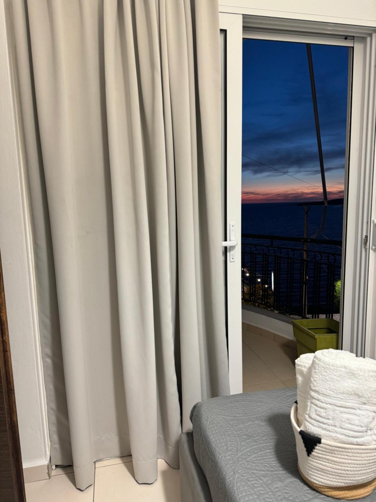 Belaire Luxury Apartment Sarandë Exteriör bild