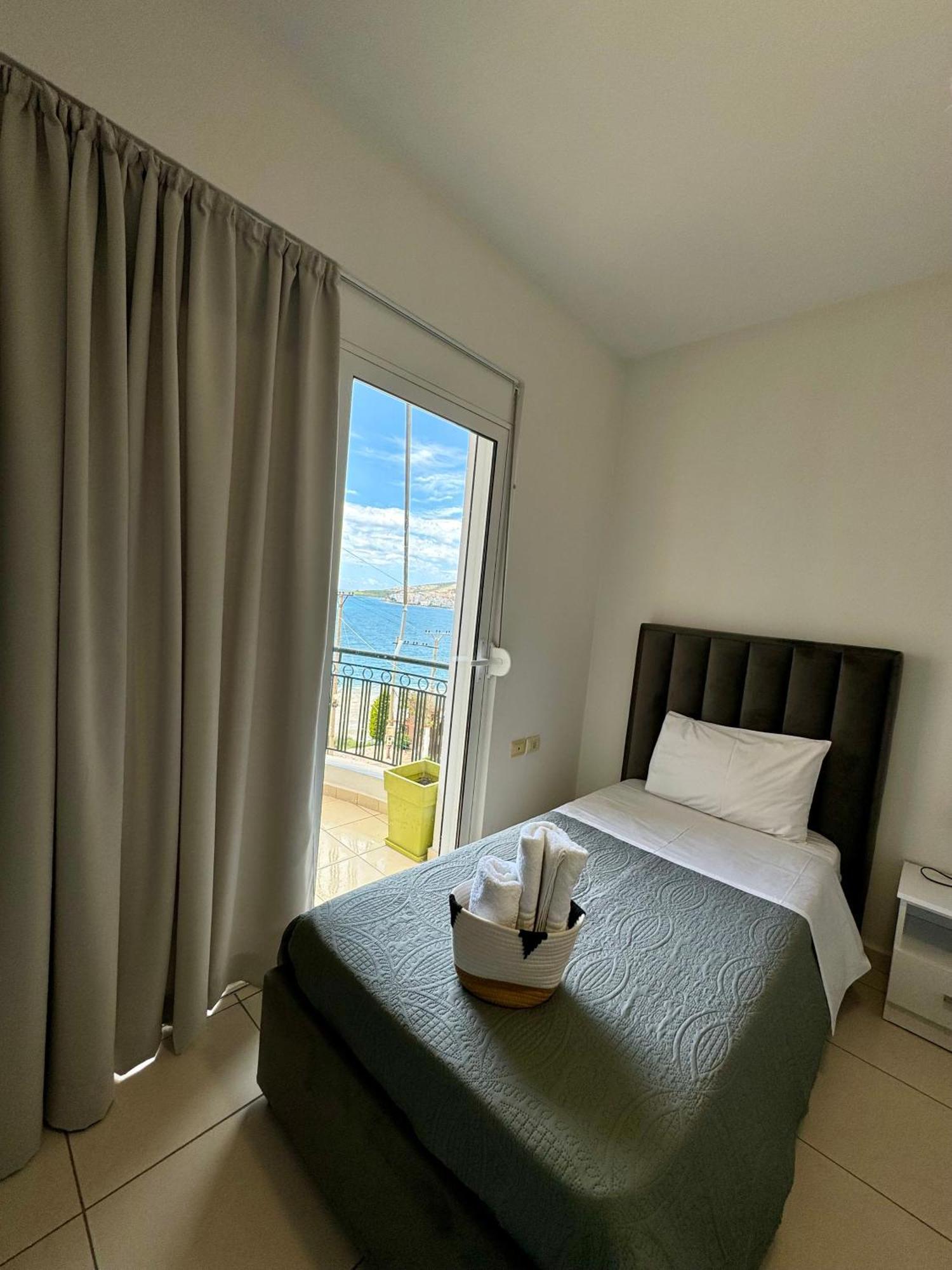 Belaire Luxury Apartment Sarandë Exteriör bild