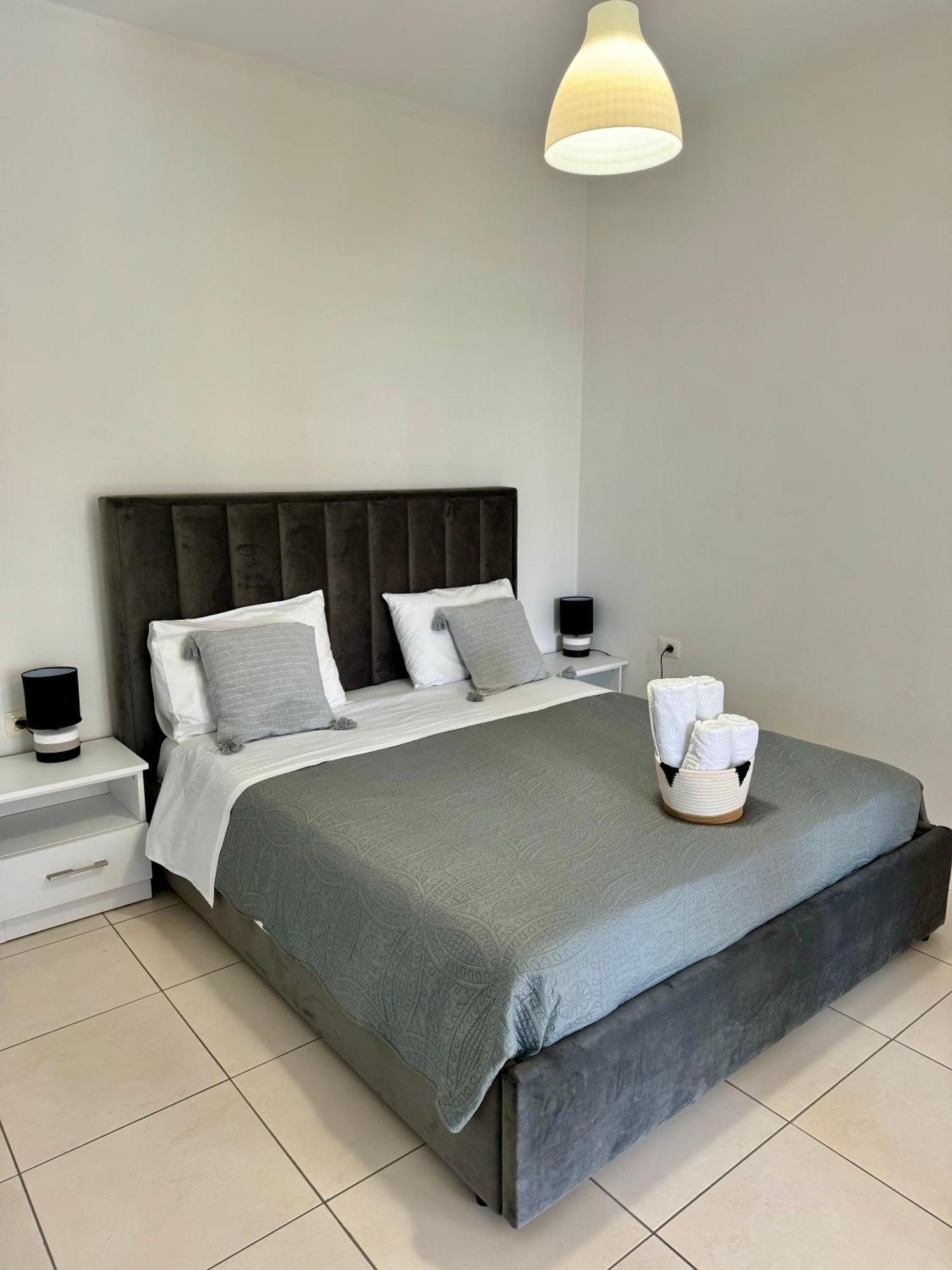 Belaire Luxury Apartment Sarandë Exteriör bild