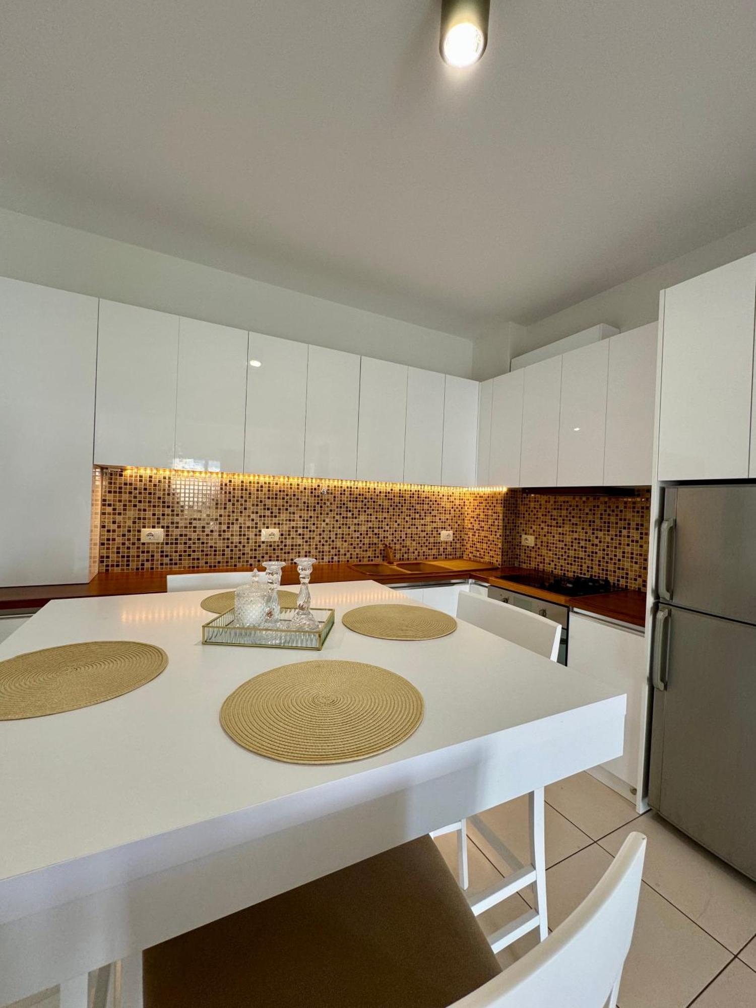 Belaire Luxury Apartment Sarandë Exteriör bild